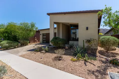 Exterior - 917 E La Mirada Dr, Phoenix, AZ 85042 photo 2 of 10