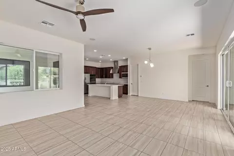 Living - 917 E La Mirada Dr, Phoenix, AZ 85042 photo 3 of 5