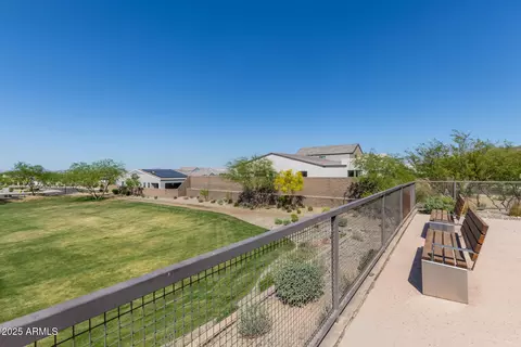 View/Area - 917 E La Mirada Dr, Phoenix, AZ 85042 photo 2 of 10