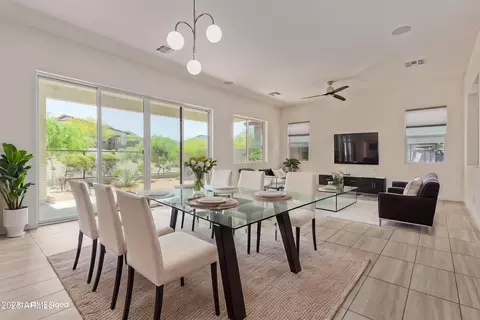 Dining - 917 E La Mirada Dr, Phoenix, AZ 85042 photo 1 of 1