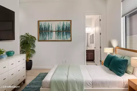 Bedroom - 917 E La Mirada Dr, Phoenix, AZ 85042 photo 4 of 5