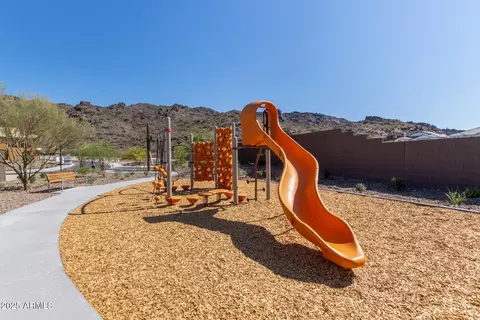 View/Area - 917 E La Mirada Dr, Phoenix, AZ 85042 photo 10 of 10