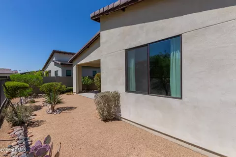 Exterior - 917 E La Mirada Dr, Phoenix, AZ 85042 photo 7 of 10