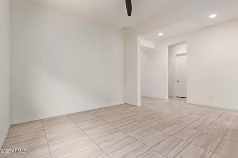Living - 917 E La Mirada Dr, Phoenix, AZ 85042 photo 5 of 5
