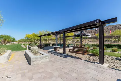 View/Area - 917 E La Mirada Dr, Phoenix, AZ 85042 photo 9 of 10