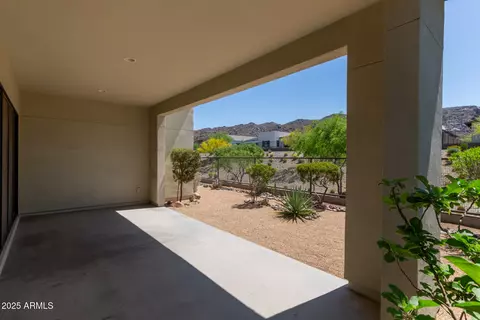 Exterior - 917 E La Mirada Dr, Phoenix, AZ 85042 photo 8 of 10