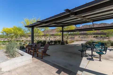 View/Area - 917 E La Mirada Dr, Phoenix, AZ 85042 photo 7 of 10
