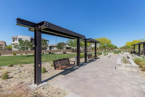 View/Area - 917 E La Mirada Dr, Phoenix, AZ 85042 photo 8 of 10