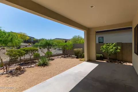 Exterior - 917 E La Mirada Dr, Phoenix, AZ 85042 photo 5 of 10