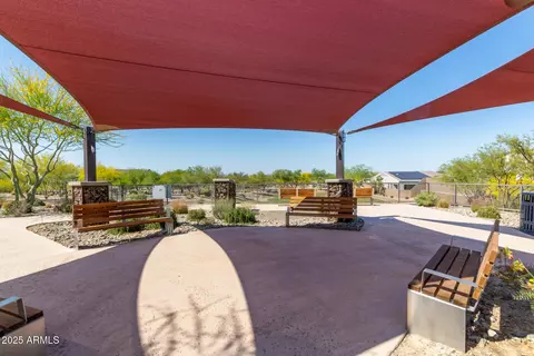 View/Area - 917 E La Mirada Dr, Phoenix, AZ 85042 photo 4 of 10