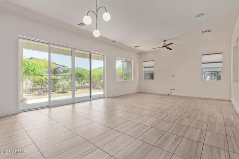 Living - 917 E La Mirada Dr, Phoenix, AZ 85042 photo 1 of 5