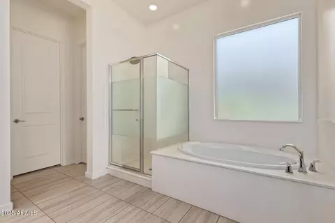 Bath - 917 E La Mirada Dr, Phoenix, AZ 85042 photo 1 of 4