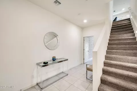 Entry Way - 2228 W Harmont Dr, Phoenix, AZ 85021 photo 2 of 8