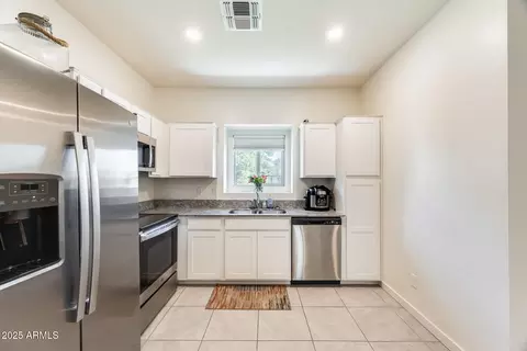 Kitchen - 2228 W Harmont Dr, Phoenix, AZ 85021 photo 2 of 2