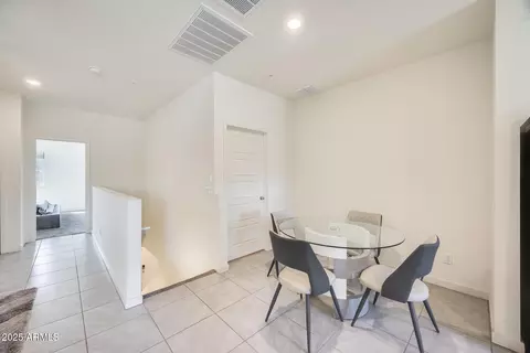 Entry Way - 2228 W Harmont Dr, Phoenix, AZ 85021 photo 4 of 8