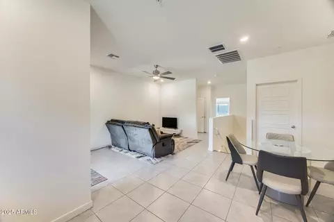 Entry Way - 2228 W Harmont Dr, Phoenix, AZ 85021 photo 5 of 8