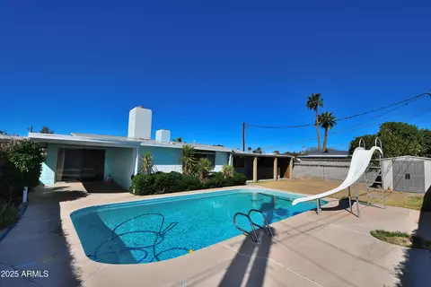 Exterior - 8043 N 10th Pl, Phoenix, AZ 85020 photo 2 of 3