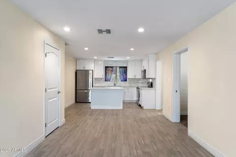 6239 N 20th Dr, Phoenix, AZ 85015 photo 9