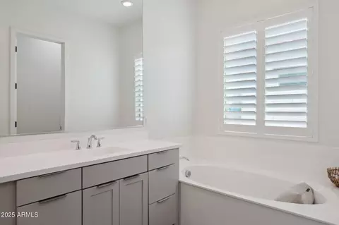 Bath - 9452 E Theia Dr, Mesa, AZ 85212 photo 2 of 4
