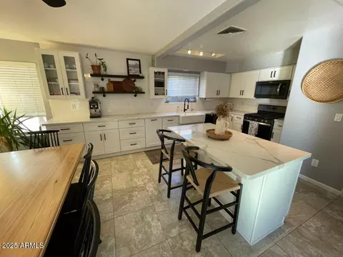 1050 N Longmore St, Chandler, AZ 85224