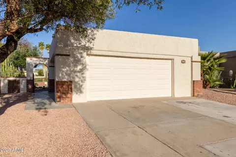 2563 N Doral Cir, Mesa, AZ 85215