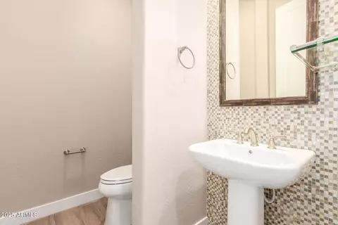 Bath - 3110 E Cat Balue Dr, Phoenix, AZ 85050 photo 1 of 4