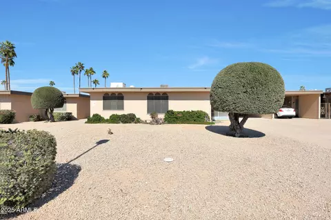 9750 W Royal Ridge Dr, Sun City, AZ 85351