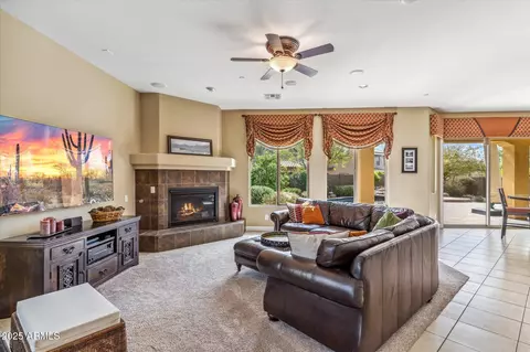 3713 E Cat Balue Dr, Phoenix, AZ 85050 photo 5