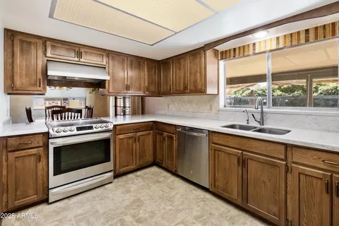2205 E Fox St, Mesa, AZ 85213 photo 2