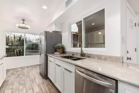 5142 E Holly St, Phoenix, AZ 85008