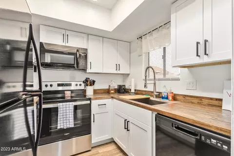Kitchen - 406 E Washington Ave #C, Gilbert, AZ 85234 photo 1 of 3