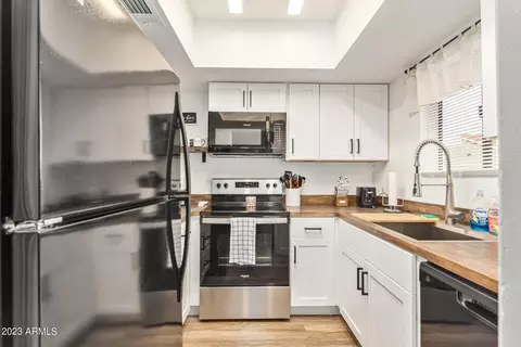 Kitchen - 406 E Washington Ave #C, Gilbert, AZ 85234 photo 3 of 3
