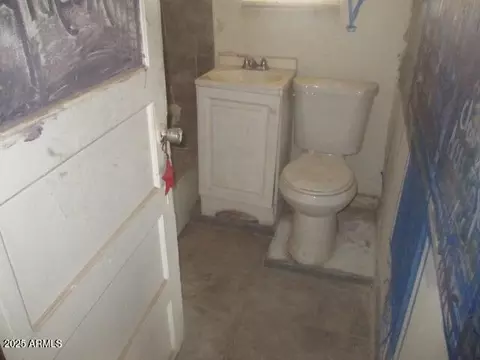 Bath - 4012 S 3rd Ave, Phoenix, AZ 85041 photo 1 of 2