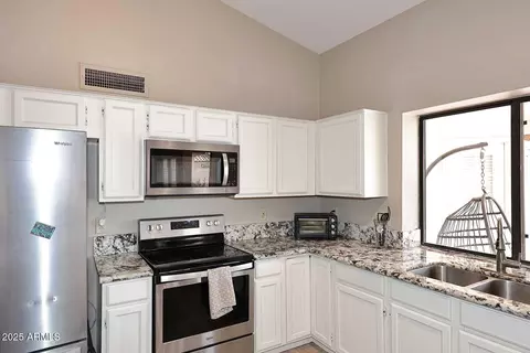 819 W Harbor Dr, Gilbert, AZ 85233 photo 9