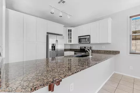 2331 E Pecan Rd, Phoenix, AZ 85040 photo 2