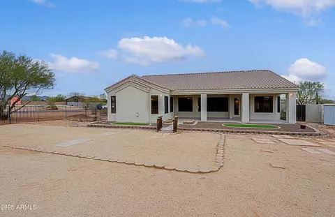 Exterior - 130 E Jordon Ln, Phoenix, AZ 85086 photo 6 of 8