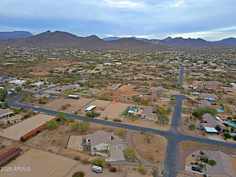 View/Area - 130 E Jordon Ln, Phoenix, AZ 85086 photo 5 of 9