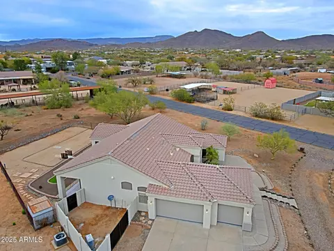View/Area - 130 E Jordon Ln, Phoenix, AZ 85086 photo 2 of 9