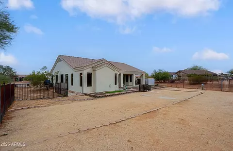 Exterior - 130 E Jordon Ln, Phoenix, AZ 85086 photo 7 of 8