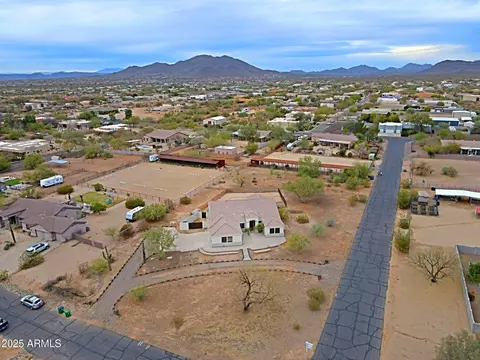 View/Area - 130 E Jordon Ln, Phoenix, AZ 85086 photo 4 of 9