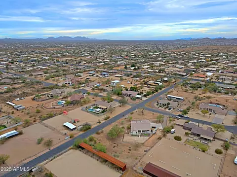 View/Area - 130 E Jordon Ln, Phoenix, AZ 85086 photo 7 of 9