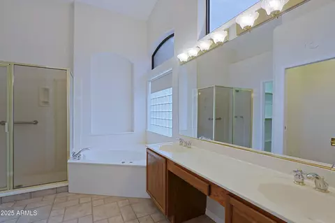Bath - 130 E Jordon Ln, Phoenix, AZ 85086 photo 1 of 4