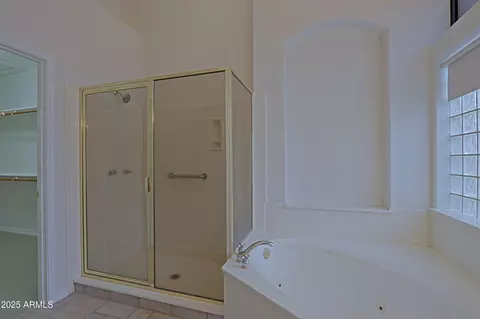 Bath - 130 E Jordon Ln, Phoenix, AZ 85086 photo 4 of 4