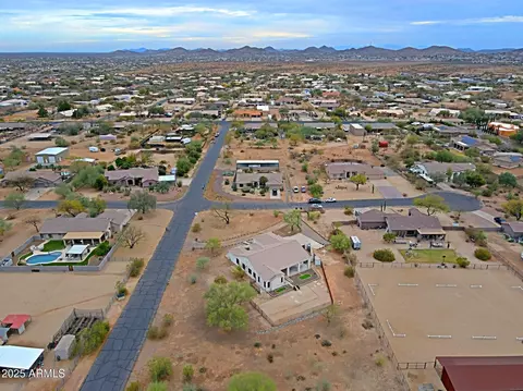 View/Area - 130 E Jordon Ln, Phoenix, AZ 85086 photo 8 of 9