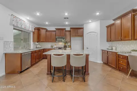 Kitchen - 3777 E Latham Ct, Gilbert, AZ 85297 photo 3 of 6