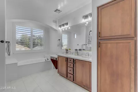 Bath - 3777 E Latham Ct, Gilbert, AZ 85297 photo 4 of 9