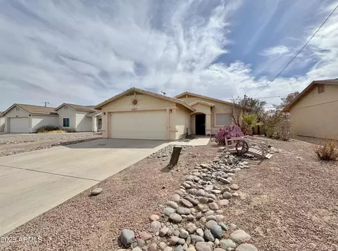 8977 W Pineveta Dr, Arizona City, AZ 85123
