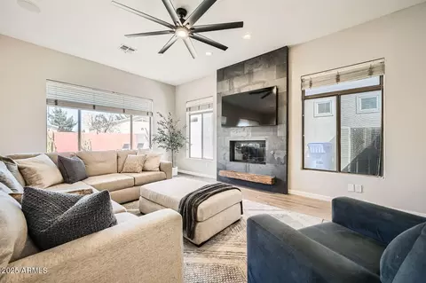 3904 E Carter Dr, Phoenix, AZ 85042