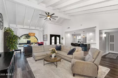 718 E Tuckey Ln, Phoenix, AZ 85014 photo 8