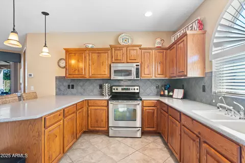 Kitchen - 4459 E Donato Dr, Gilbert, AZ 85298 photo 3 of 6